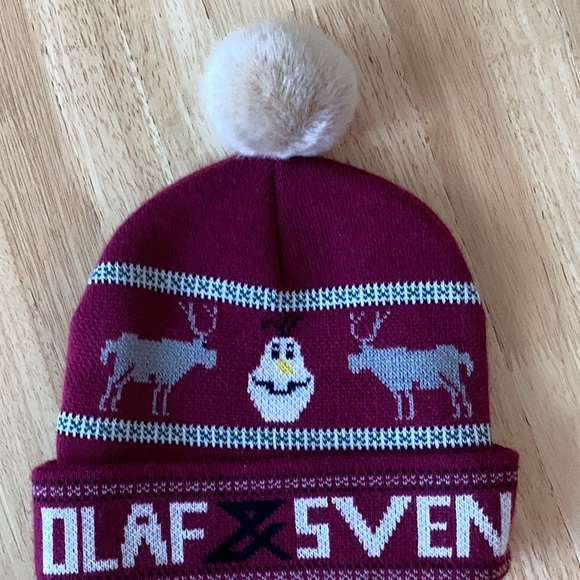 American Eagle Outfitters scarf & Disney (Olaf & Sven) hat! - Picture 2 of 6